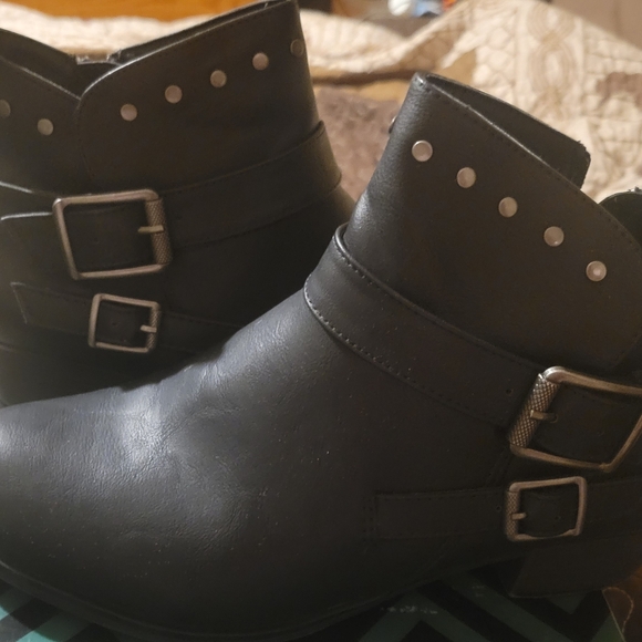 Ankle Boots - Picture 3 of 5